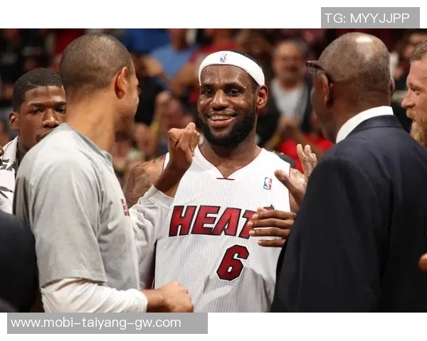 热火詹姆斯化身黑化战士狂砍内线无人能挡