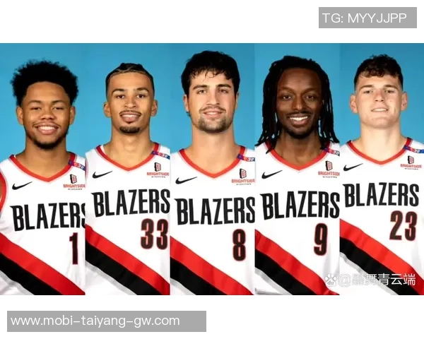 湖人阵容捉襟见肘仅剩十人出战背靠背对抗开拓者三名双向合同球员参战 湖人阵容捉襟见肘仅剩十人出战背靠背对抗开拓者三名双向合同球员参战